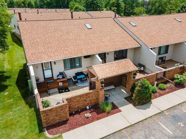61957 Ticonderoga Drive , South Lyon, MI 48178