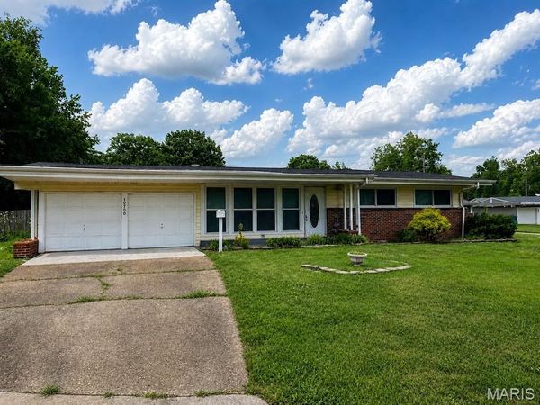 10700 Hallstead Drive, St Louis, MO 63136