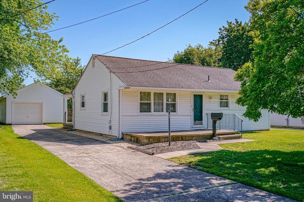 33 Mahoney Road, Pennsville, NJ 08070 Main Photo