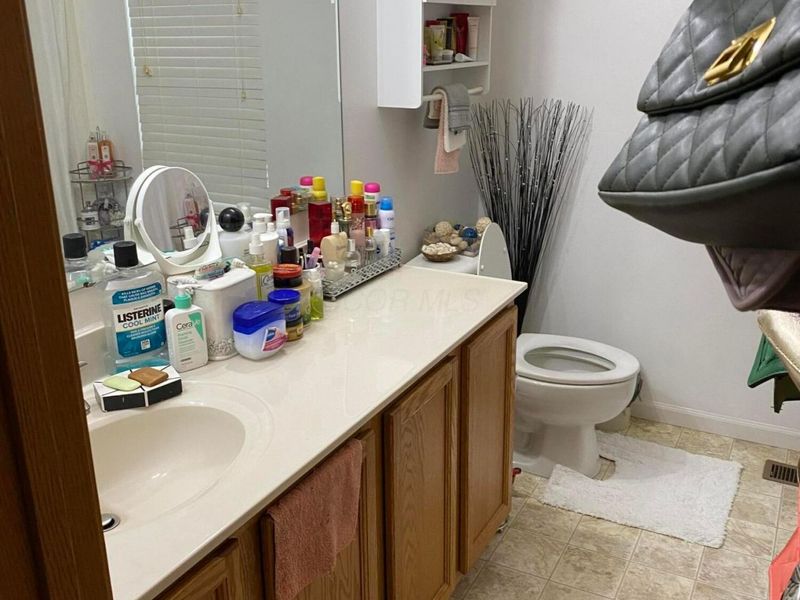 3197 Hogan Way , Columbus, OH 43219 Photo 5