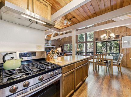 11933 Chamonix Road, Truckee, CA 96161 Photo