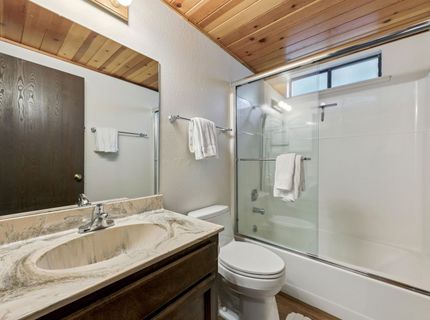 11933 Chamonix Road, Truckee, CA 96161 Photo
