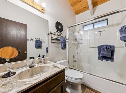 11933 Chamonix Road, Truckee, CA 96161 Photo