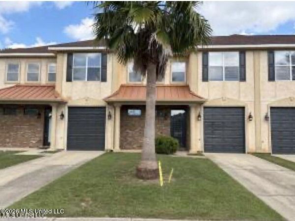 212 Capri Place, Ocean Springs, MS 39564