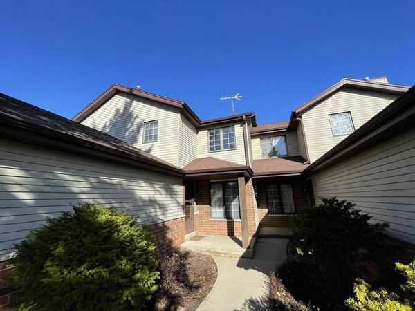 8105 S Legend DRIVE, Unit D, Franklin, WI 53132