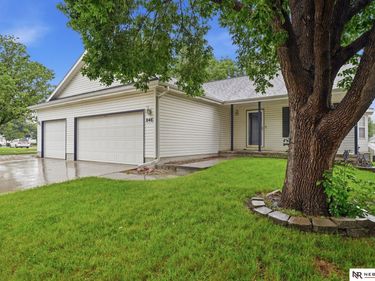 848 Erica Court, Lincoln, NE 68522