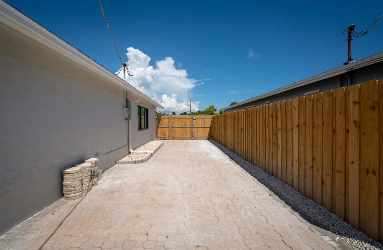 524 NW 53rd Street, Boca Raton, FL 33487 Photo