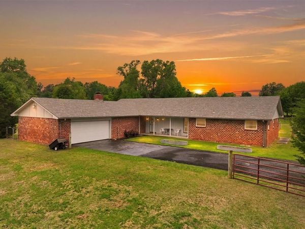 1452 Woodcrest Drive, Harrah, OK 73045