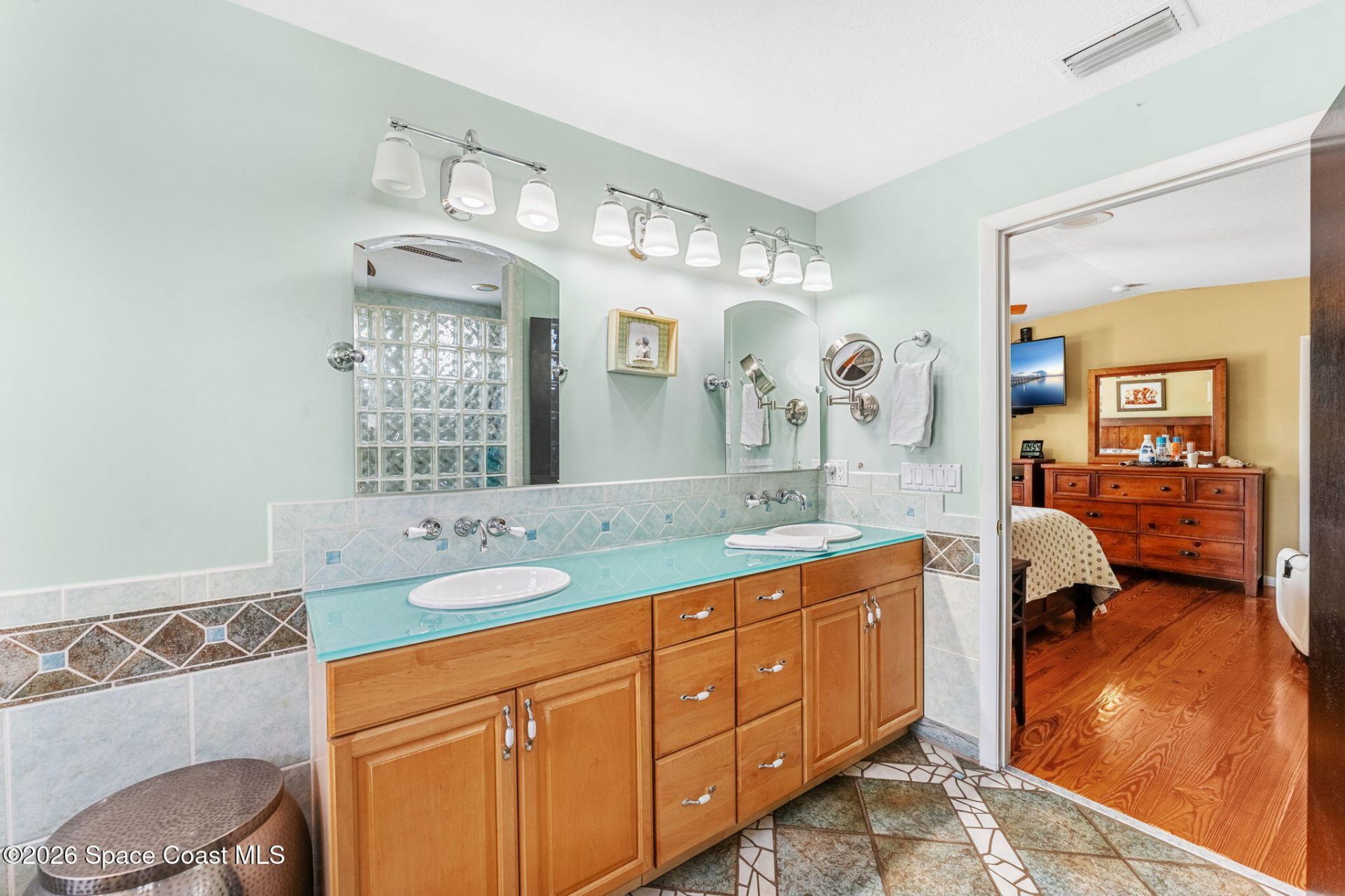 310 Kent Drive , Cocoa Beach, FL 32931 Photo