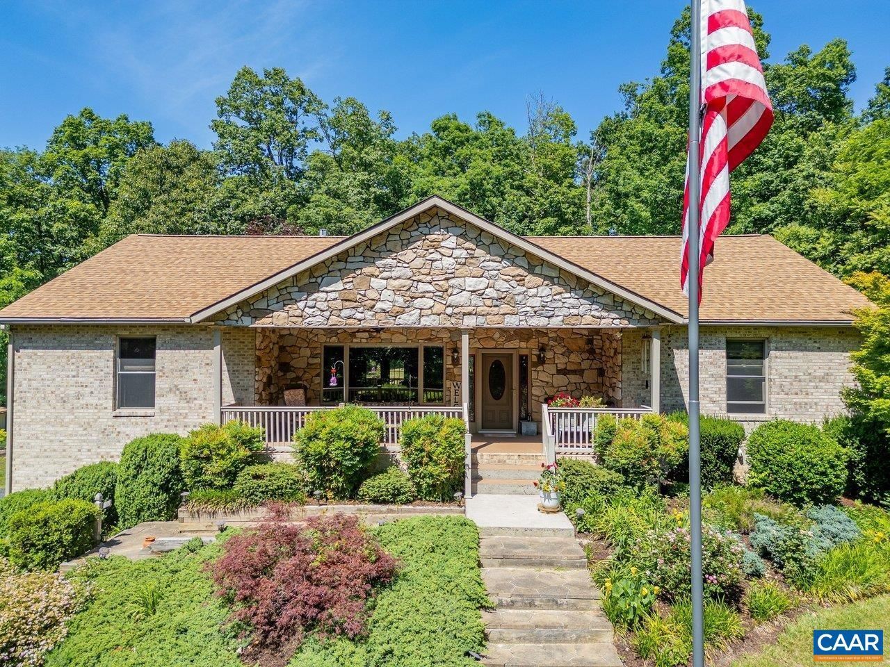 34 Look Up Ln, Waynesboro, VA 22980 Main Photo