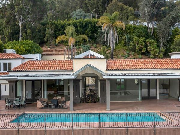 10557 Rocca Place, Los Angeles, CA 90077