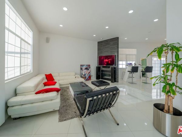 2256 Montrose Avenue, Unit 2, Montrose, CA 91020