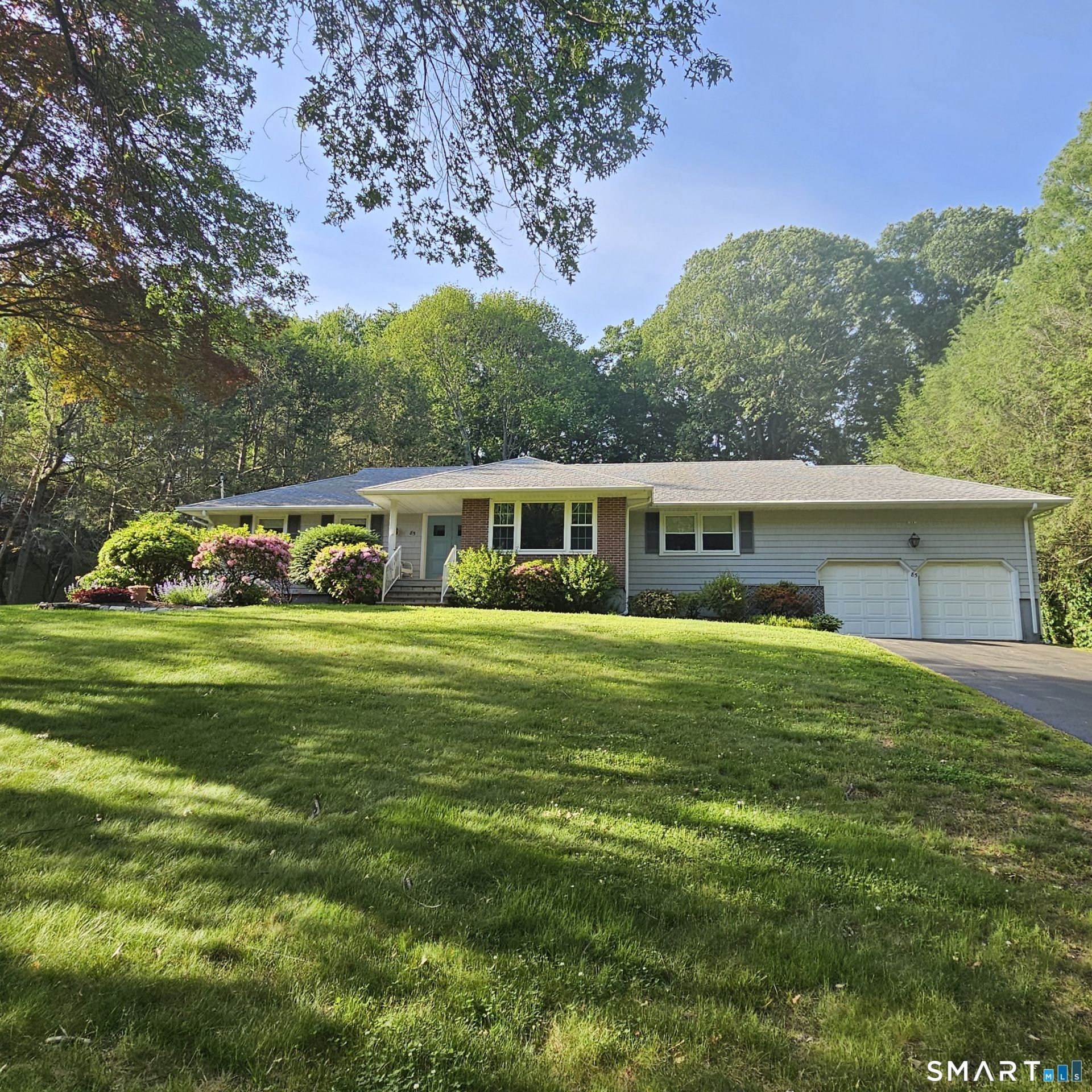 85 Canterbury, Trumbull, CT 06611 Main Photo