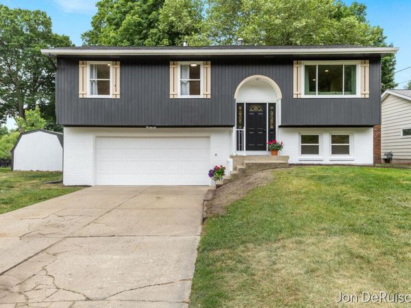 990 72nd Street SE, Grand Rapids, MI 49508