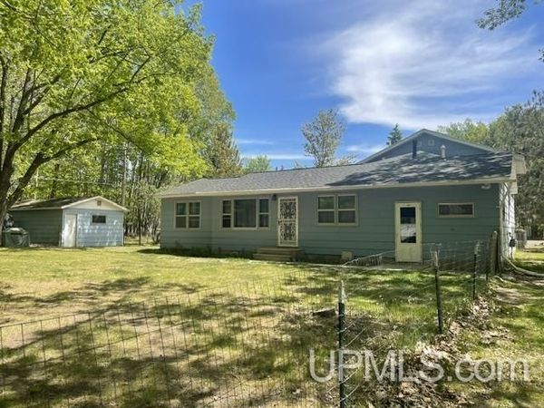 2601 W 2nd Avenue, Gladstone, MI 49837