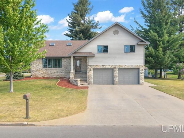 3016 S 5th Avenue, Escanaba, MI 49829