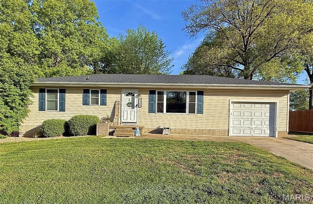 2109 Easy Street, Highland, IL 62249 Main Photo