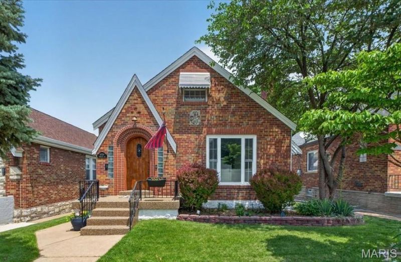 5729 Tholozan Avenue , Saint Louis, MO 63109 Main Photo