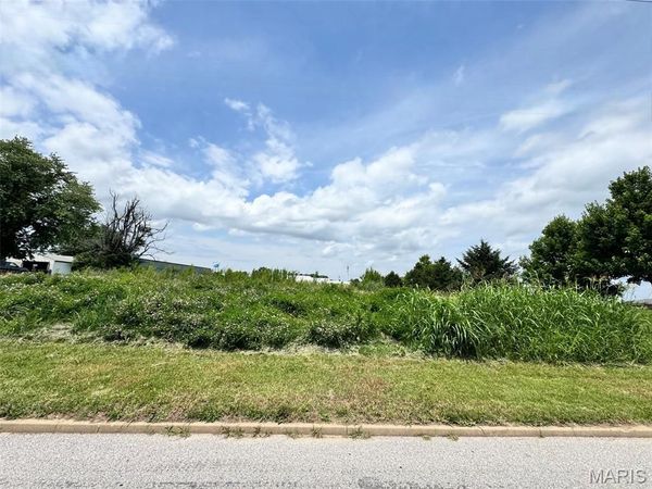 401 Brown Road , St Peters, MO 63376