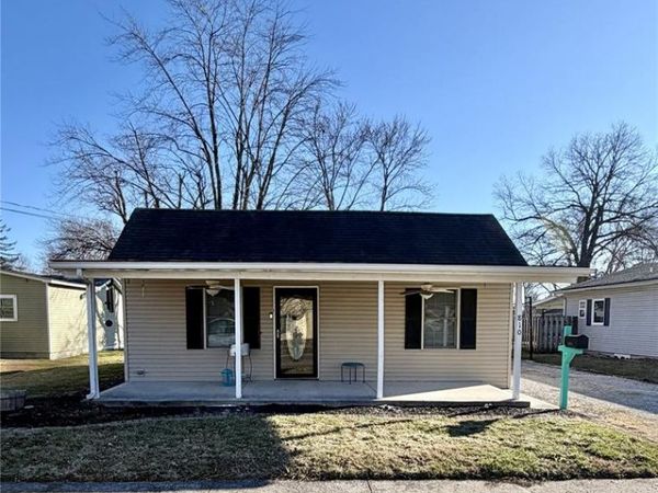 810 W Mill Street , Staunton, IL 62088