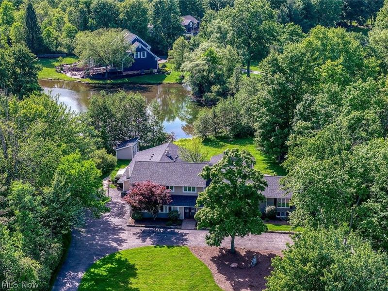 40 River Stone Drive , Moreland Hills, OH 44022 Photo 2