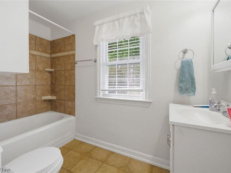1436 Willshire Road , Cleveland, OH 44124 Photo 17