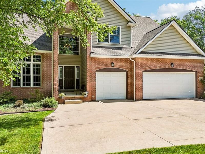 17459 Woodlawn Court , Strongsville, OH 44149 Photo 1