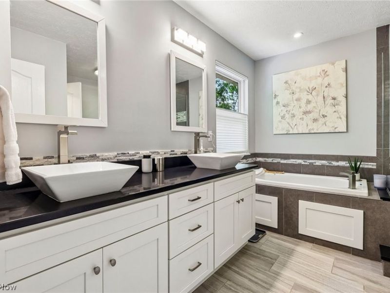 17459 Woodlawn Court , Strongsville, OH 44149 Photo 19