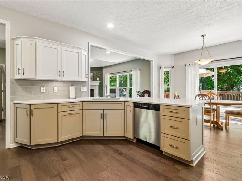 17459 Woodlawn Court , Strongsville, OH 44149 Photo 3