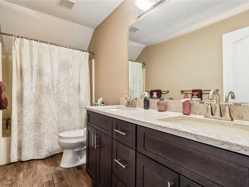17459 Woodlawn Court , Strongsville, OH 44149 Photo 30