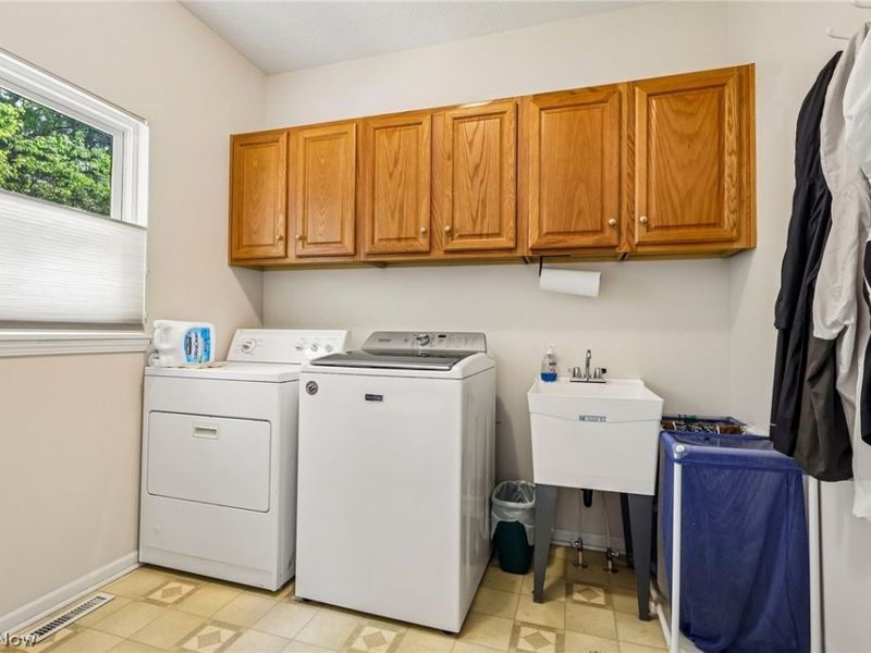 17459 Woodlawn Court , Strongsville, OH 44149 Photo 33