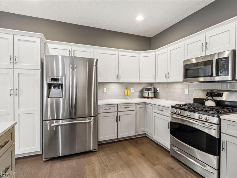 17459 Woodlawn Court , Strongsville, OH 44149 Photo 8