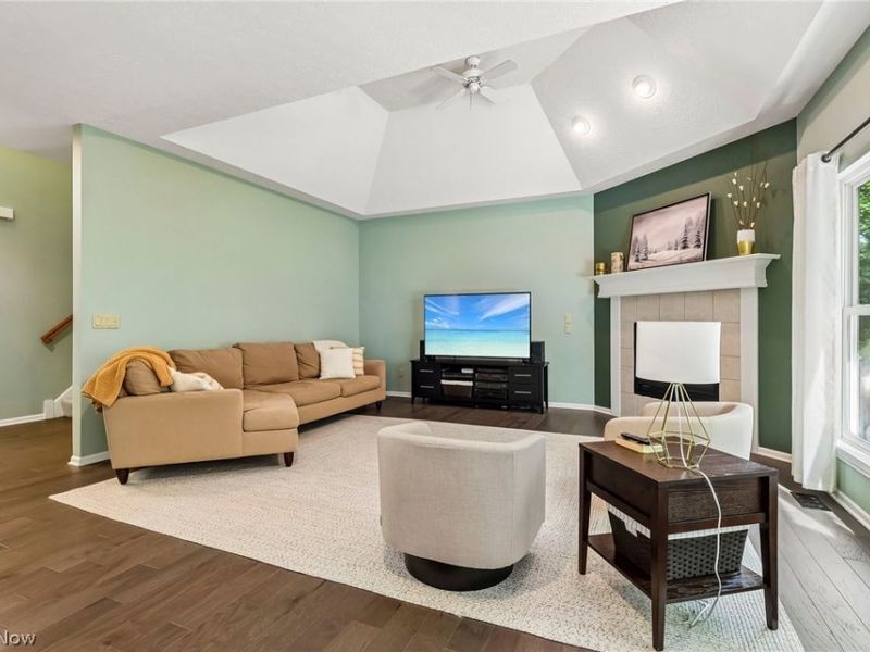 17459 Woodlawn Court , Strongsville, OH 44149 Photo 9