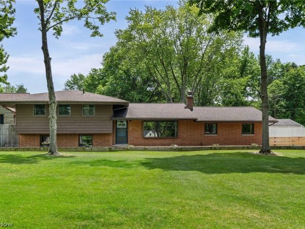 17583 Shurmer Road , Strongsville, OH 44136