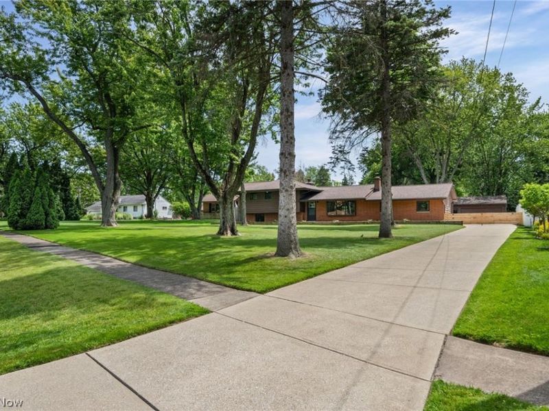 17583 Shurmer Road , Strongsville, OH 44136 Photo 3