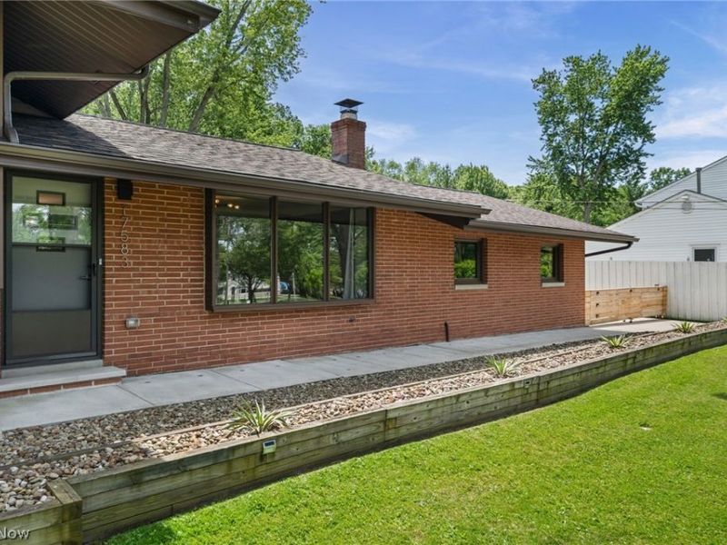 17583 Shurmer Road , Strongsville, OH 44136 Photo 5