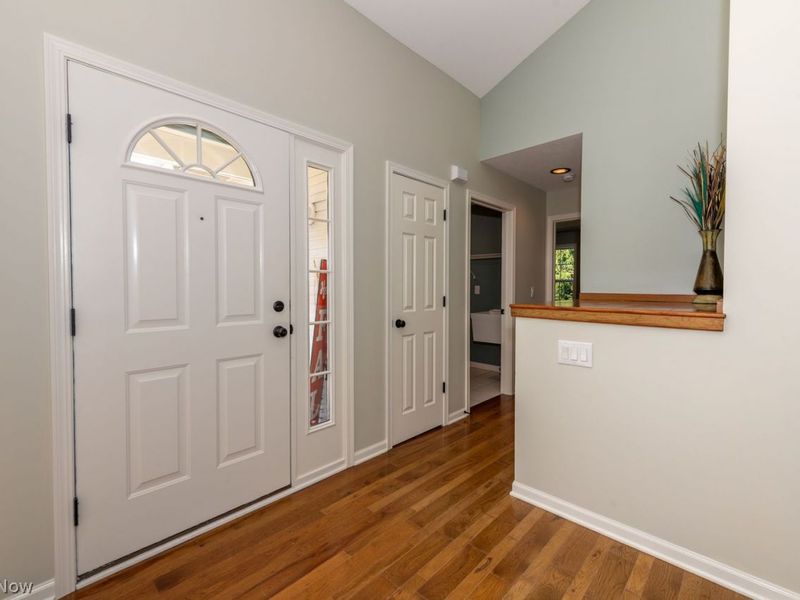 491 Oaklawn Court , Aurora, OH 44202 Photo 3