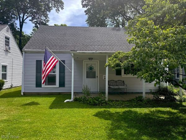 1977 Victoria Street , Cuyahoga Falls, OH 44221