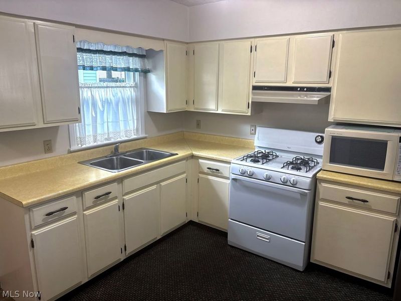1977 Victoria Street , Cuyahoga Falls, OH 44221 Photo 8