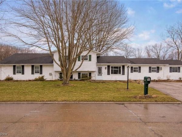 6501 Fox Tail Lane , Amherst, OH 44001
