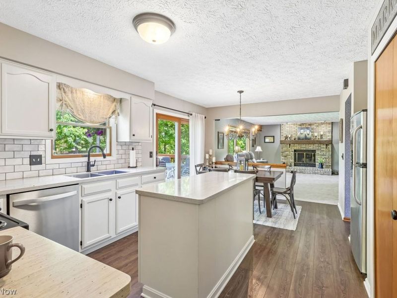 19585 Castletown Drive , Strongsville, OH 44136 Photo 12