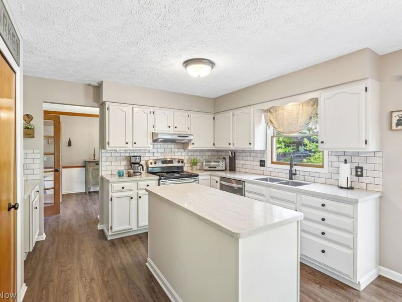 19585 Castletown Drive , Strongsville, OH 44136 Photo 15