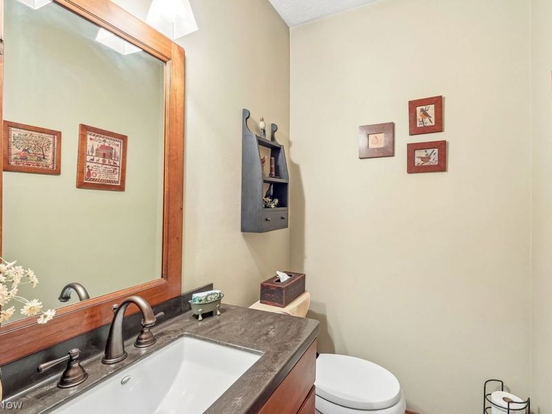 19585 Castletown Drive , Strongsville, OH 44136 Photo 24