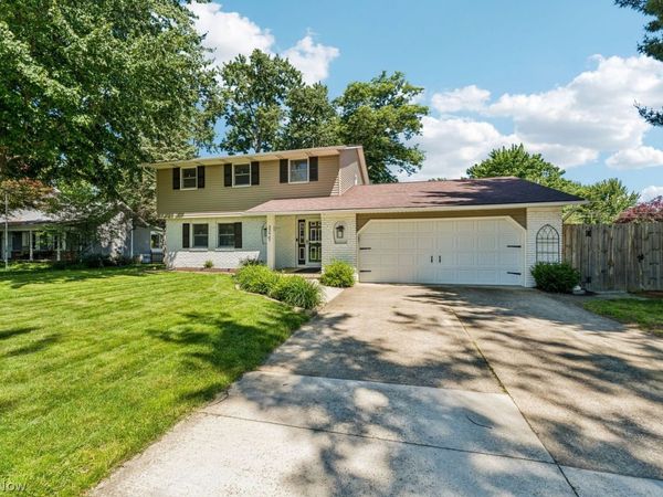 226 Rustic Hill Lane , Amherst, OH 44001