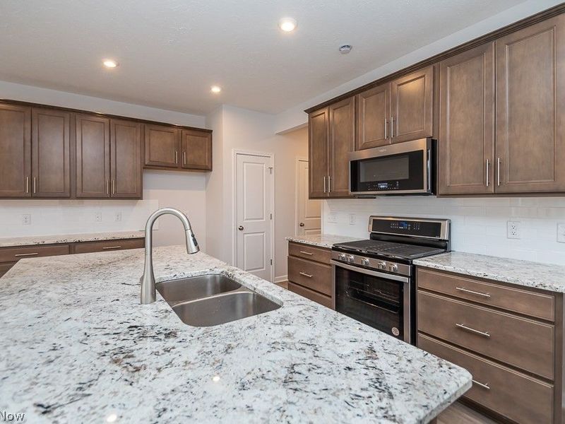 733 N Greenway Drive , Westlake, OH 44145 Photo 4
