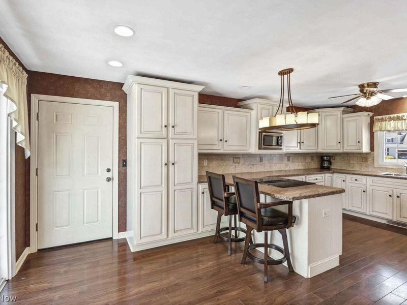 431 Powell Drive , Bay Village, OH 44140 Photo 12