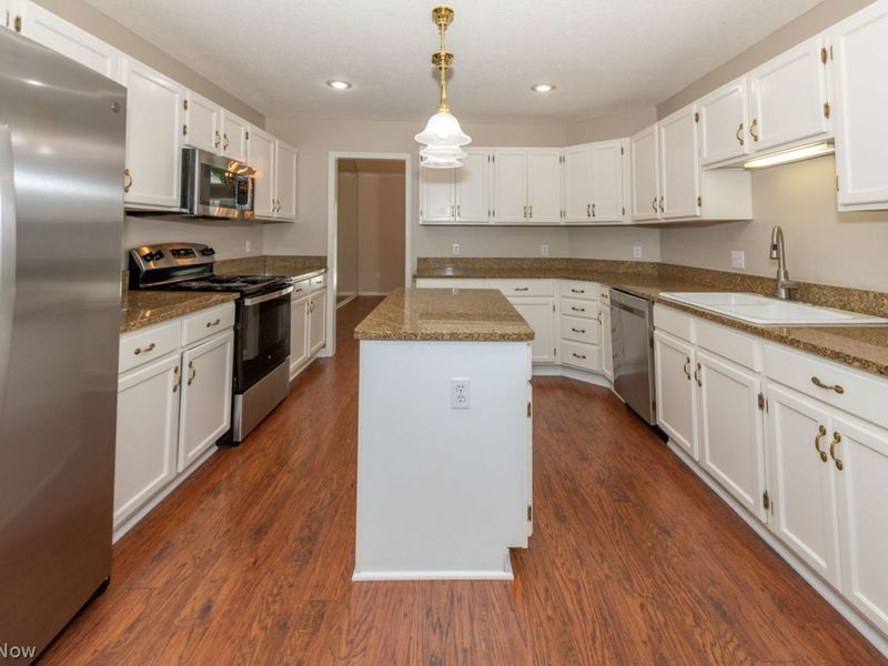 277 Adena Trace , Akron, OH 44321 Photo 11