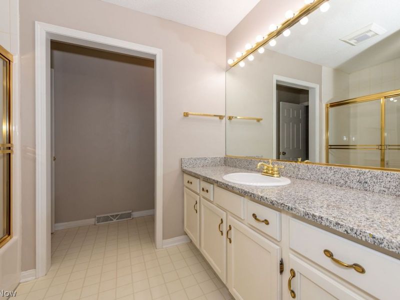 277 Adena Trace , Akron, OH 44321 Photo 30
