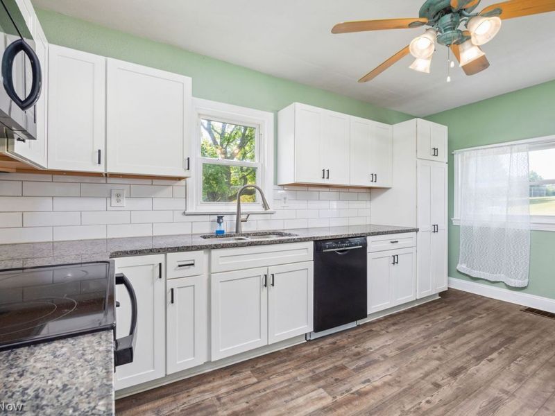 498 Oak Street , Wadsworth, OH 44281 Photo 16