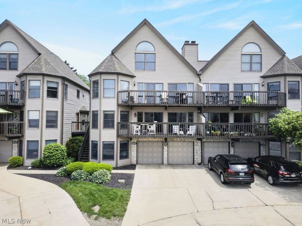 23012 Roberts Run , Unit 90, Bay Village, OH 44140